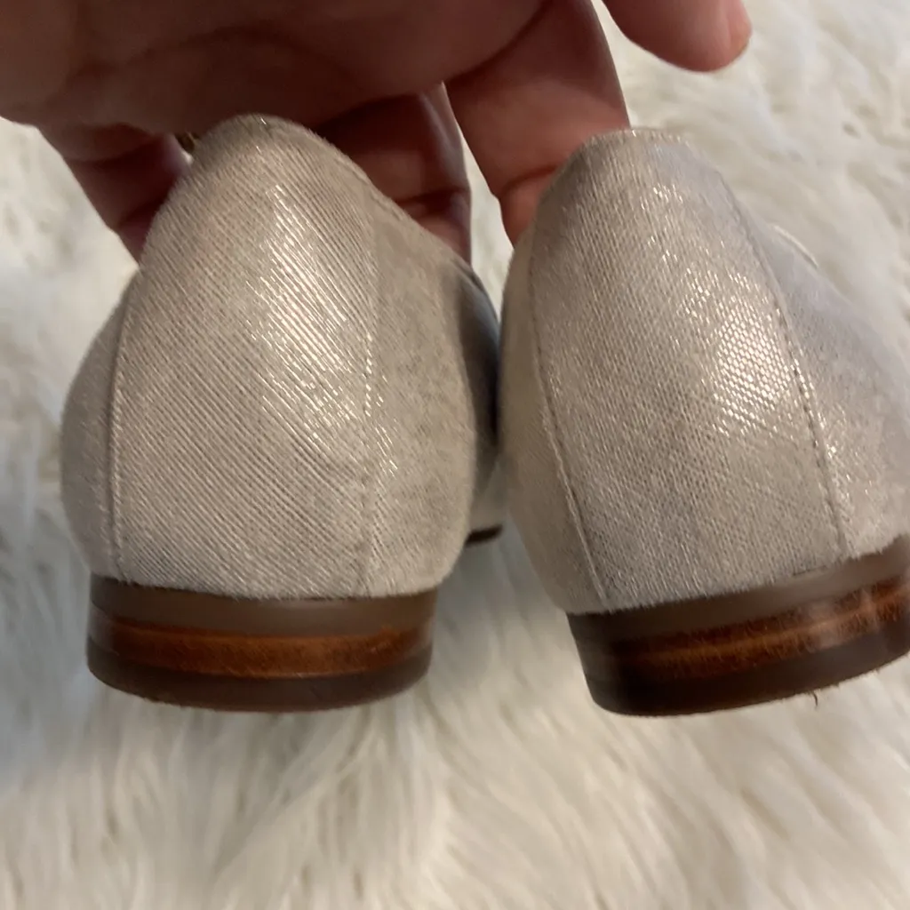 Vionic Shimmering Silver Women's Loafers size 7.5 excellent condition - Image 12