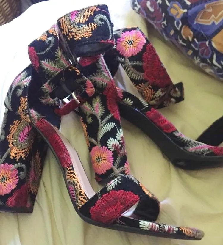 Chunky Floral Heels Size 7.5 - Image 3