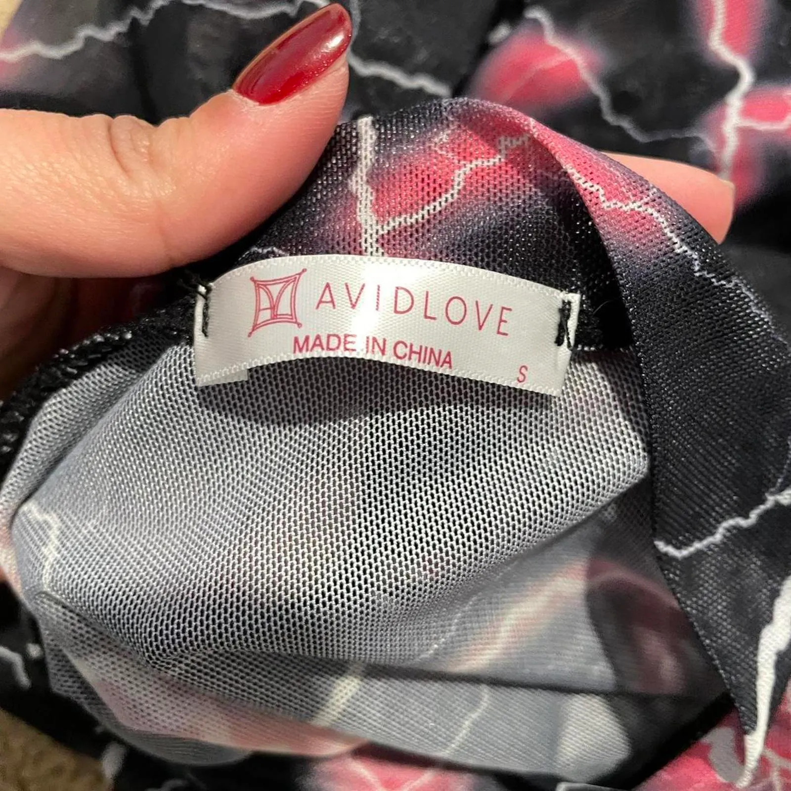 Black and pink lightning print mesh top. avidlove size small - Image 4