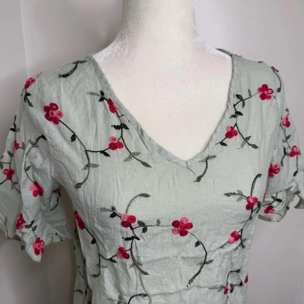 Kindred Anthro Petite Small Floral Embroidered Top V Neck Unlined Cottagecore - Image 3
