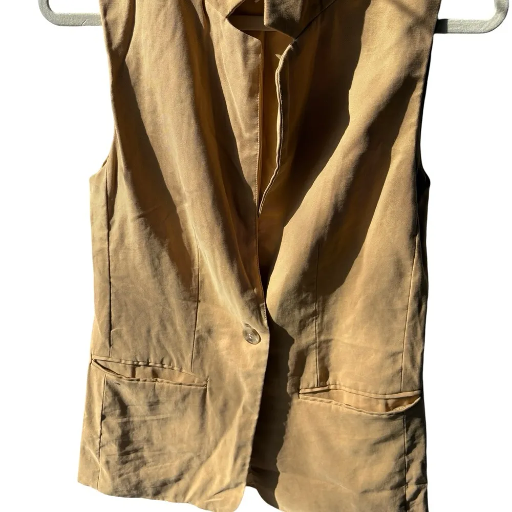 Steve Madden Tan Sleeveless Vest with Collar - Image 4