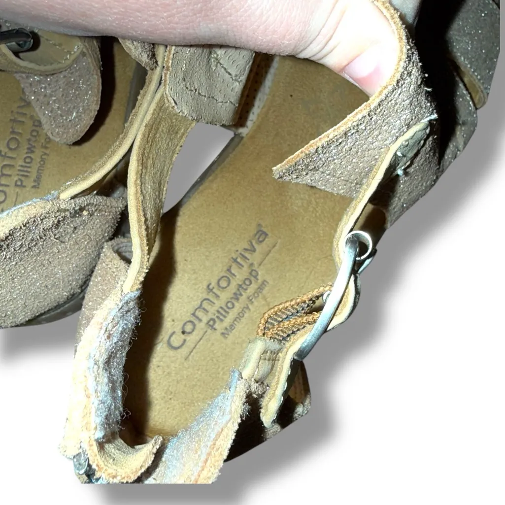 Comfortiva Cerstin Leather Natural Metallic Buckle Sandals‎ Sz 10 Back Zip Tan - Image 7