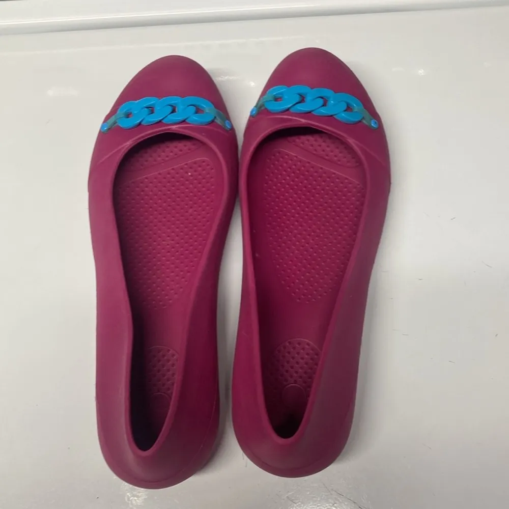 Crocs Women’s Size 10 Slip On Comfort Shoes Pink/Blue Horse Bit Chain Design - Image 2