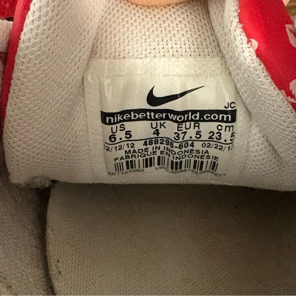 Nike‎ Red Heart Print Sneakers Size 6.5 - Image 8