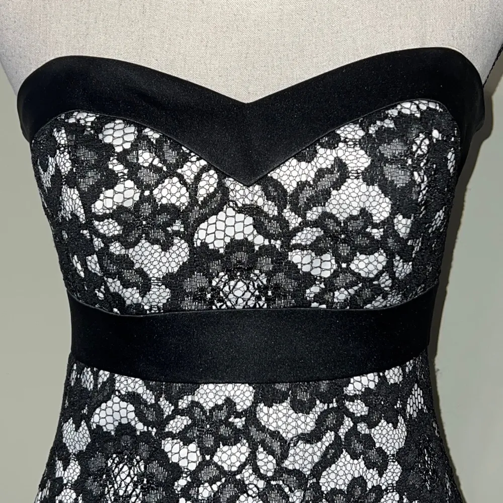 White House Black Market size 2 strapless black lace white lined prom dress - Image 2