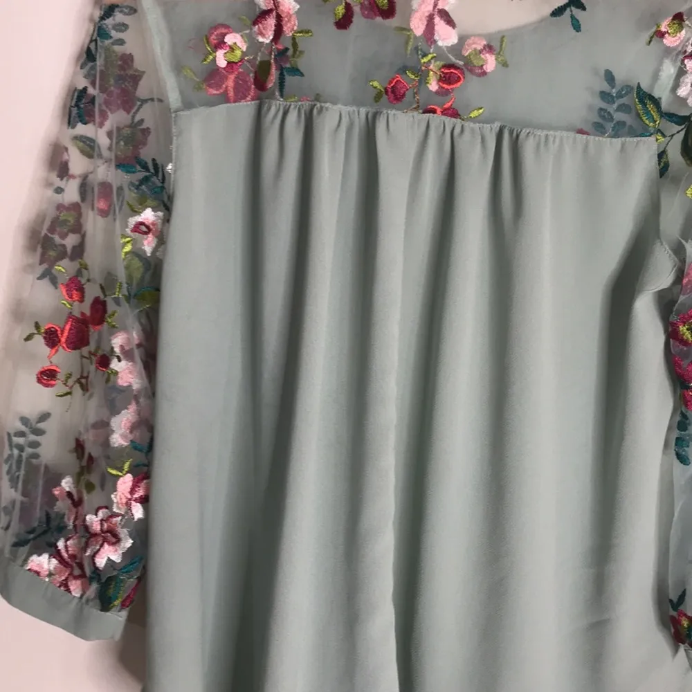 Umgee Mint Green Crepe Sheer floral Embroidered Sleeves A-line tunic top size S - Image 14
