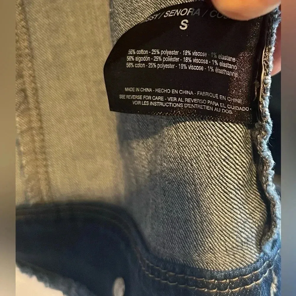 Nine West Denim Jacket size Small in “Like New” condition! - Image 4