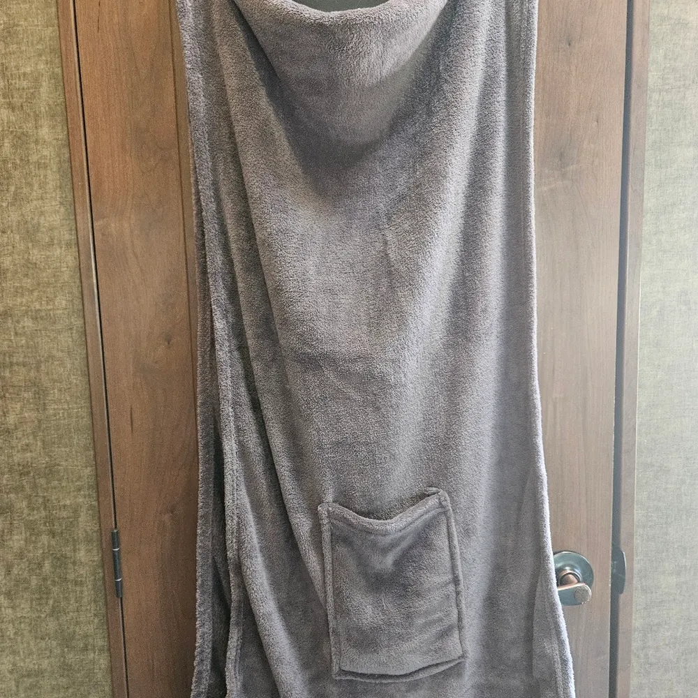 New Super Soft Blanket Scarf with Pockets Gray - Image 3