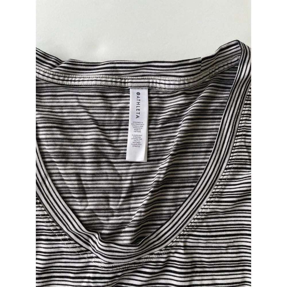 Athleta Cloudlight Stratus Striped Top Whisper Stripe Black/ White Size Small - Image 5