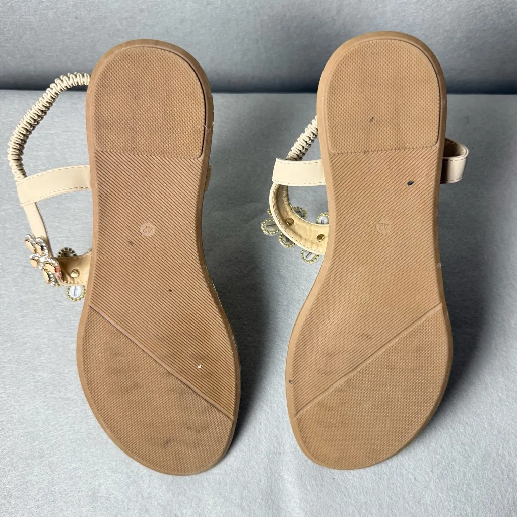 Siketu Women’s Floral Thong Strappy Sandal Beige Sparkle Accents Elastic Heel 42 Silver Size 10.5 - Image 5