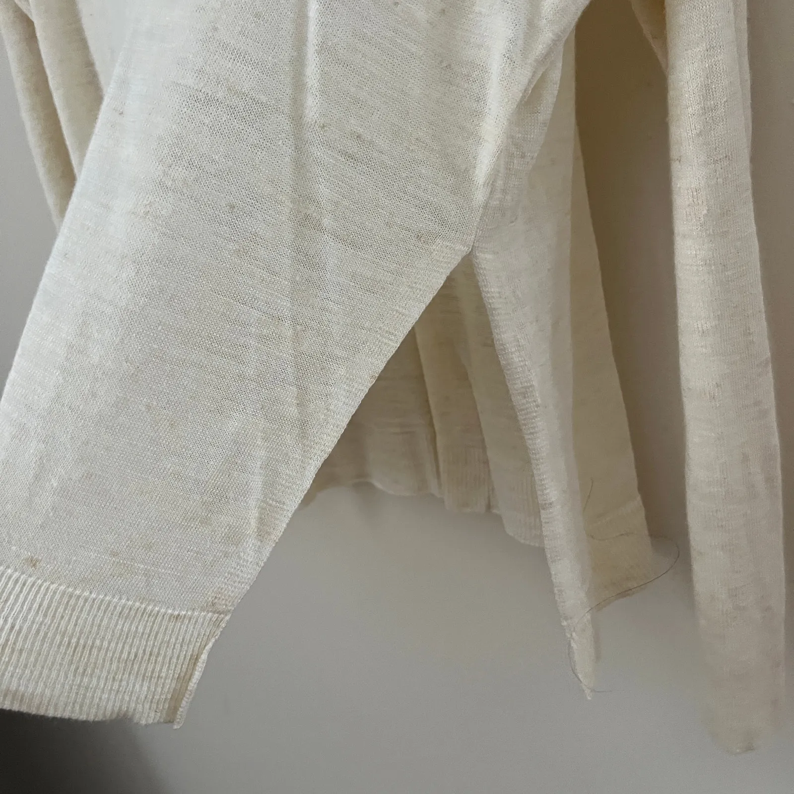 AYR V Neck Cream Light Sweater Size L - Image 3