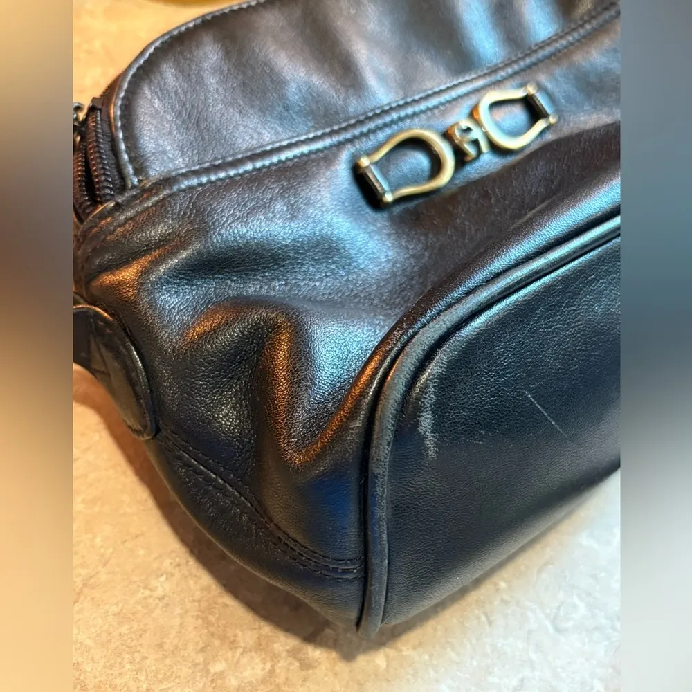 Etienne Aigner leather crossbody / shoulder bag
100% Cowhide Leather - Image 3