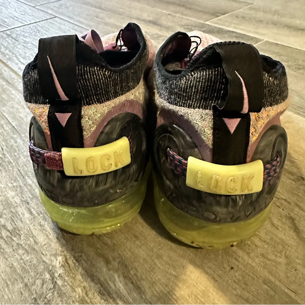 Nike Air Vapormax Flyknit 2020
Multicolor Violet Ash Green
Womens 10 CV8821-501 - Image 3