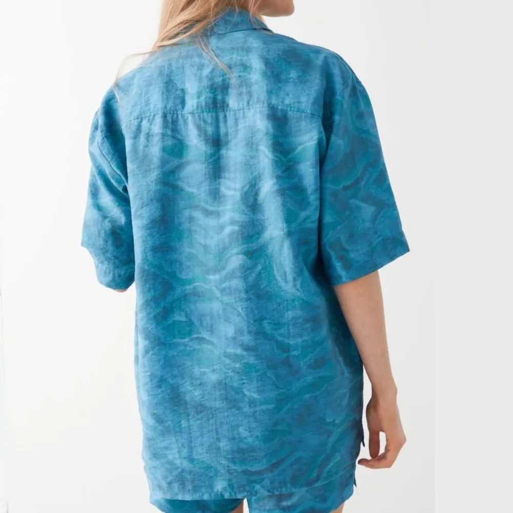 Blue Wavy Printed Short Sleeve Boxy Button Up Shirt Size XS - Image 3