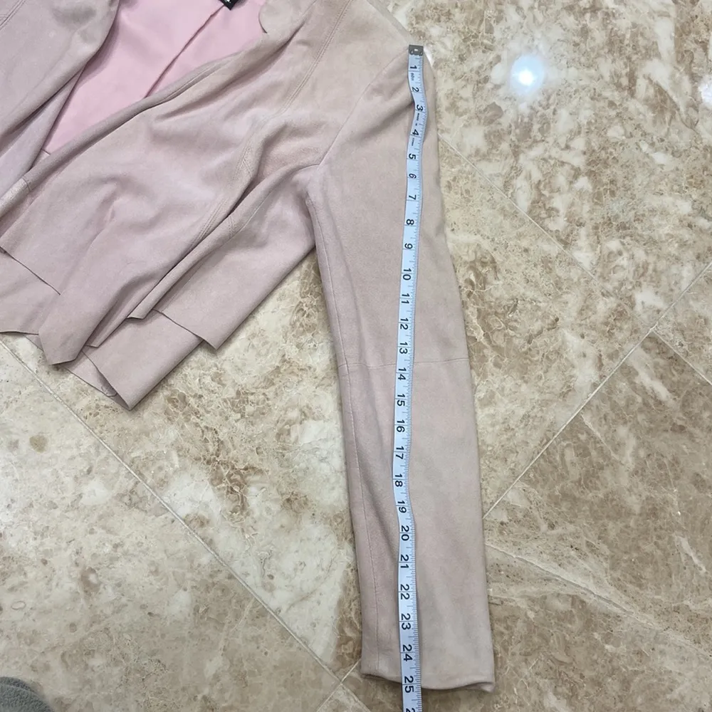 White House Black Market 100% leather suede jacket. Size small. Light pink - Image 7