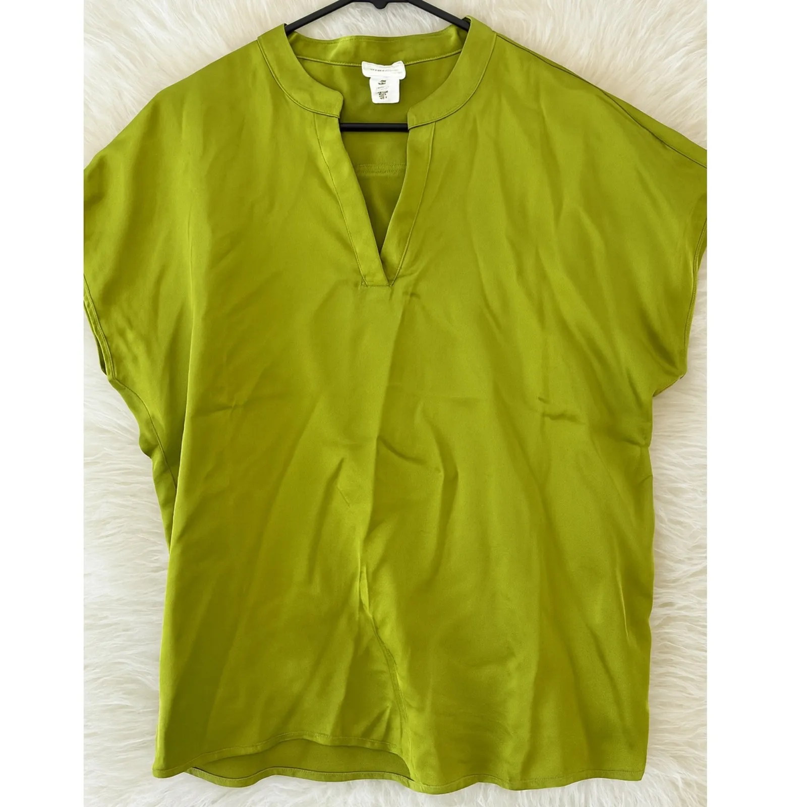 Nicole Miller Womens Green Satin VNeck Short Sleeve Top sz L Silky Smooth Career - Image 2