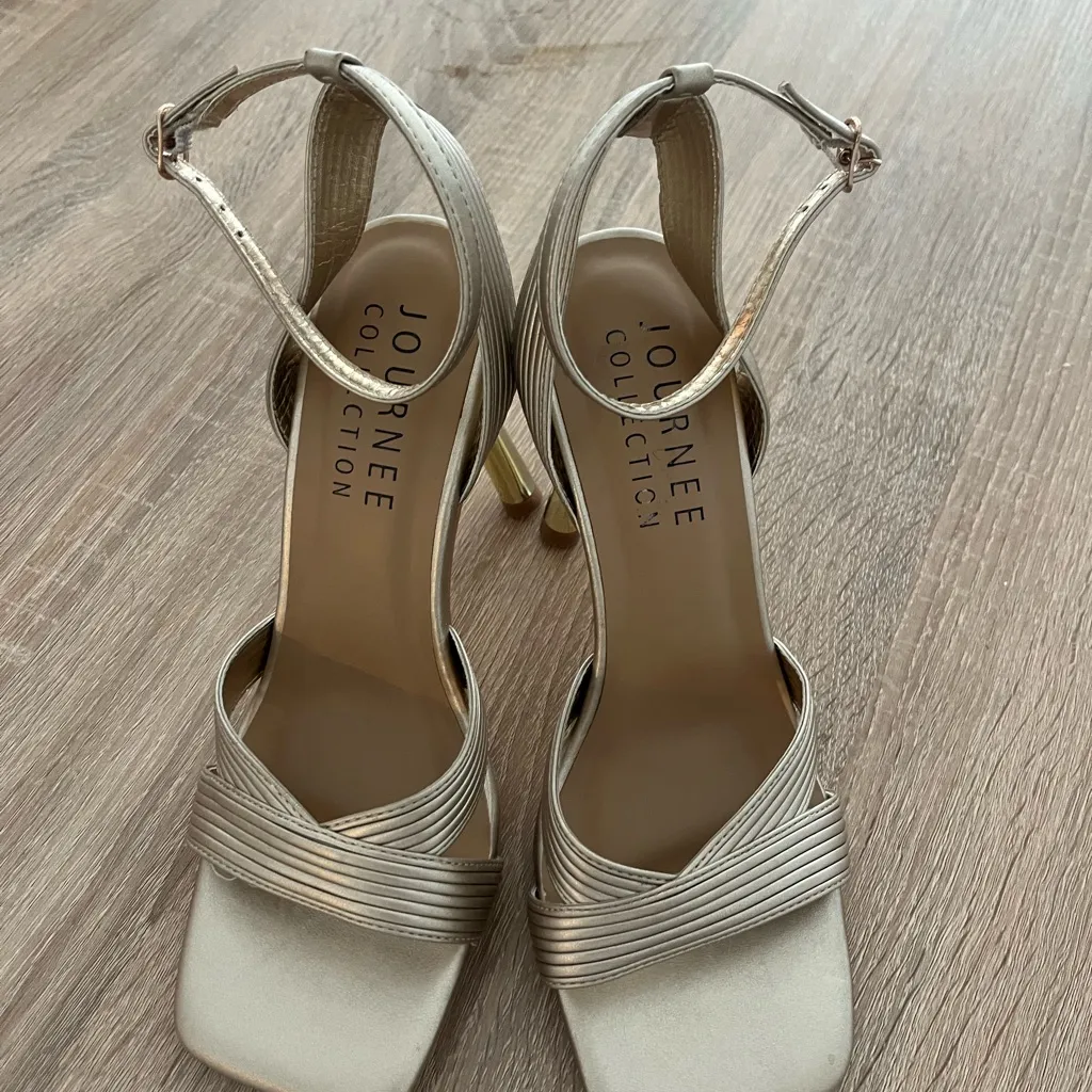 Journee Collection Women Gold Annett Mid heel open toe pump 8.5 like new target - Image 16