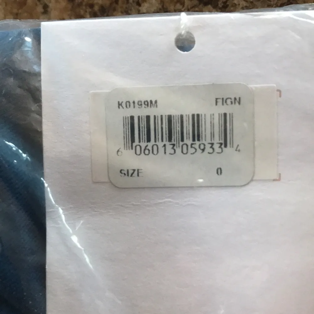 NWT Gal Meets Glam Christina Velvet Dress - Image 3