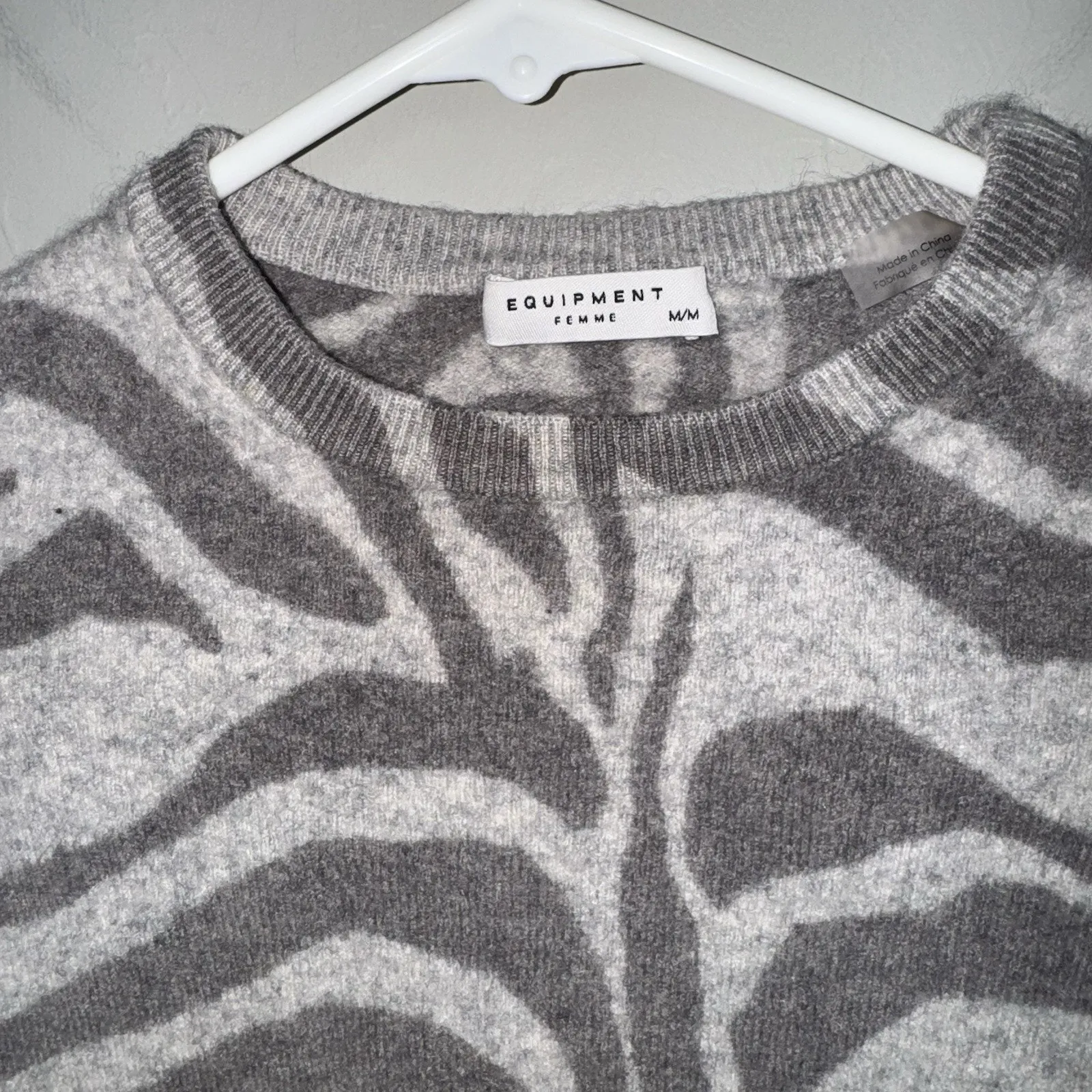 Equipment Femme 100% Cashmere Sweater Zebra Print Gray - Image 8