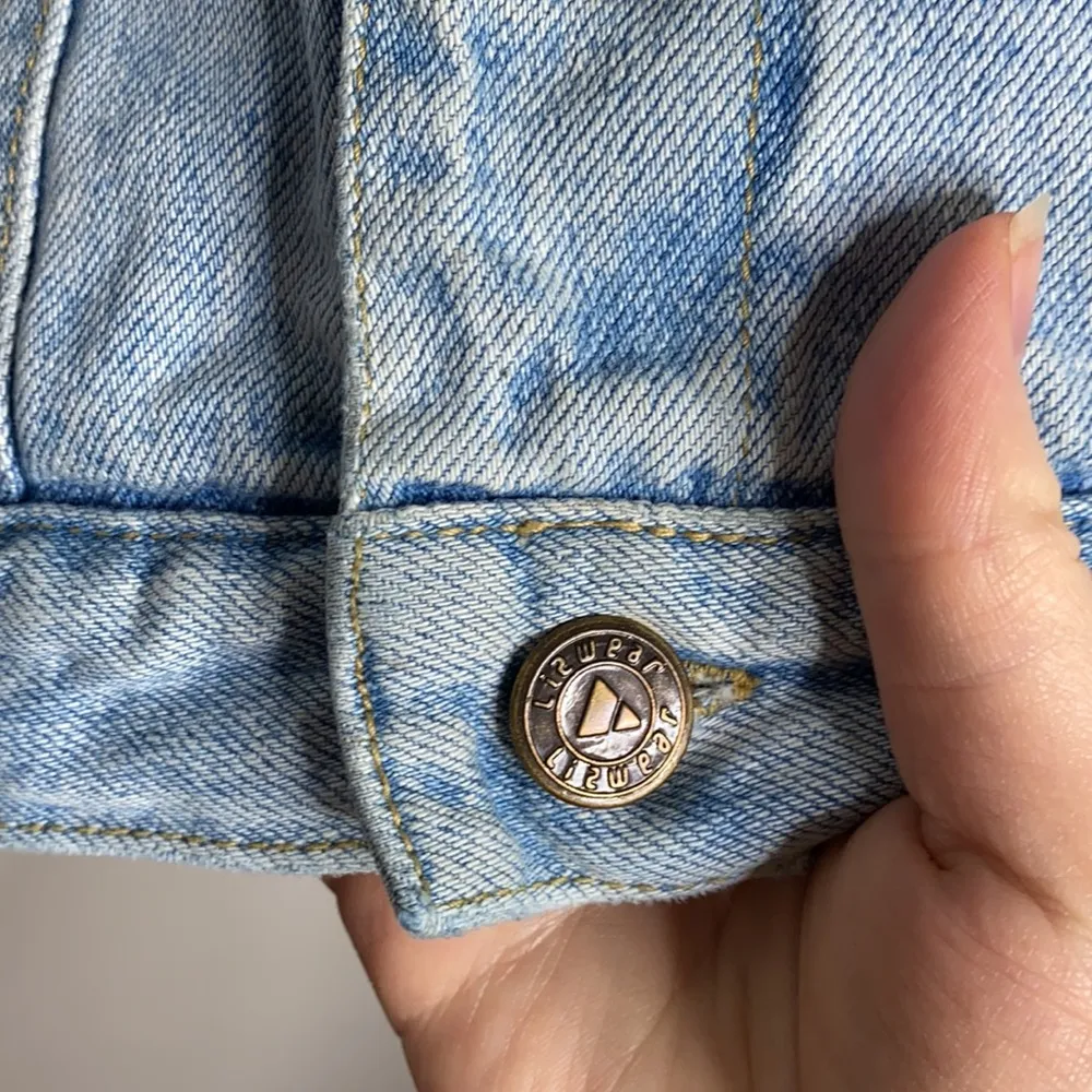 Liz Claiborne Vintage light wash denim vest size S - Image 95