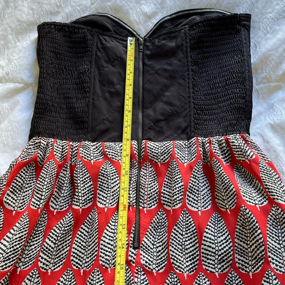 Sugarlips Elegant Black and Red Strapless Dress - Image 7