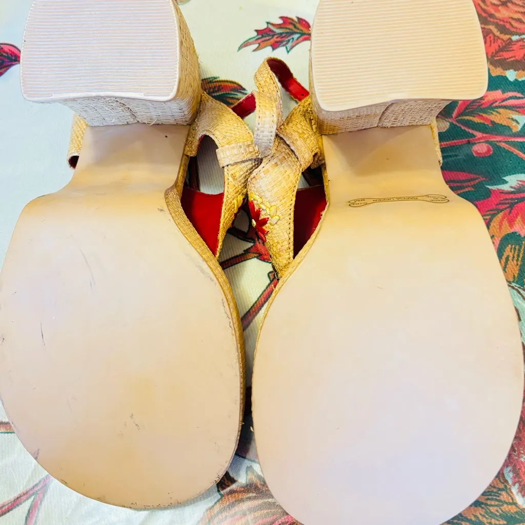 Rocket Dog brand wedges sandals with raffia uppers and floral embellishments. Tan Size 9 - Image 13