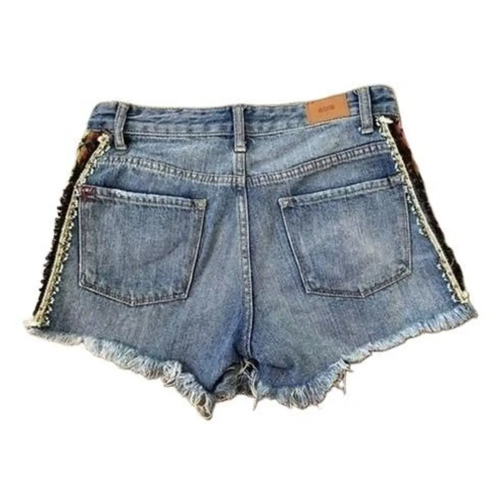 Womens BDG Freja Mid Rise Vintage Fit Embroidered Denim Jean Shorts Size 25 W - Image 2