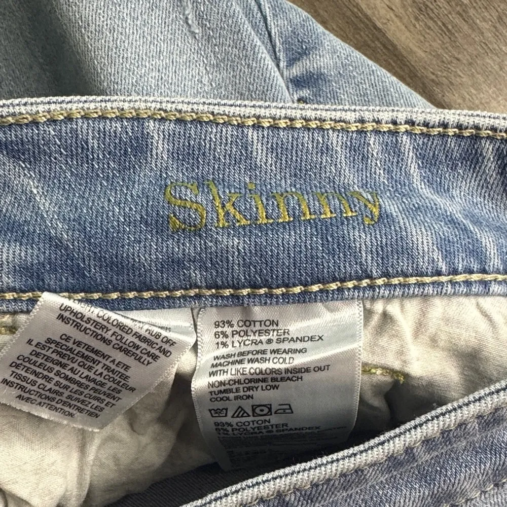 Tommy Bahama Lot of Light and Dark Blue Skinny Jeans - Image 4