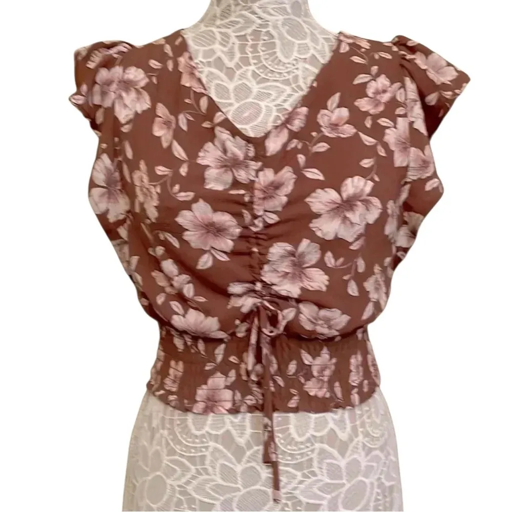 Brown Floral Ruched Crop Top With Pink Flowers - Image 3