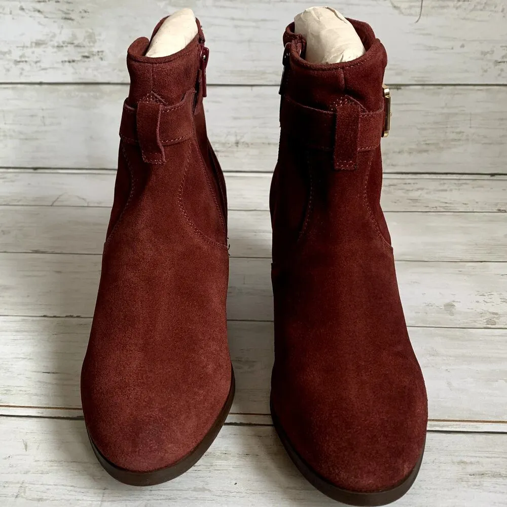 NWT Diba Women's Sleek Suede Bootie in Burgundy Red Gold Hardware Size 7 - Image 2