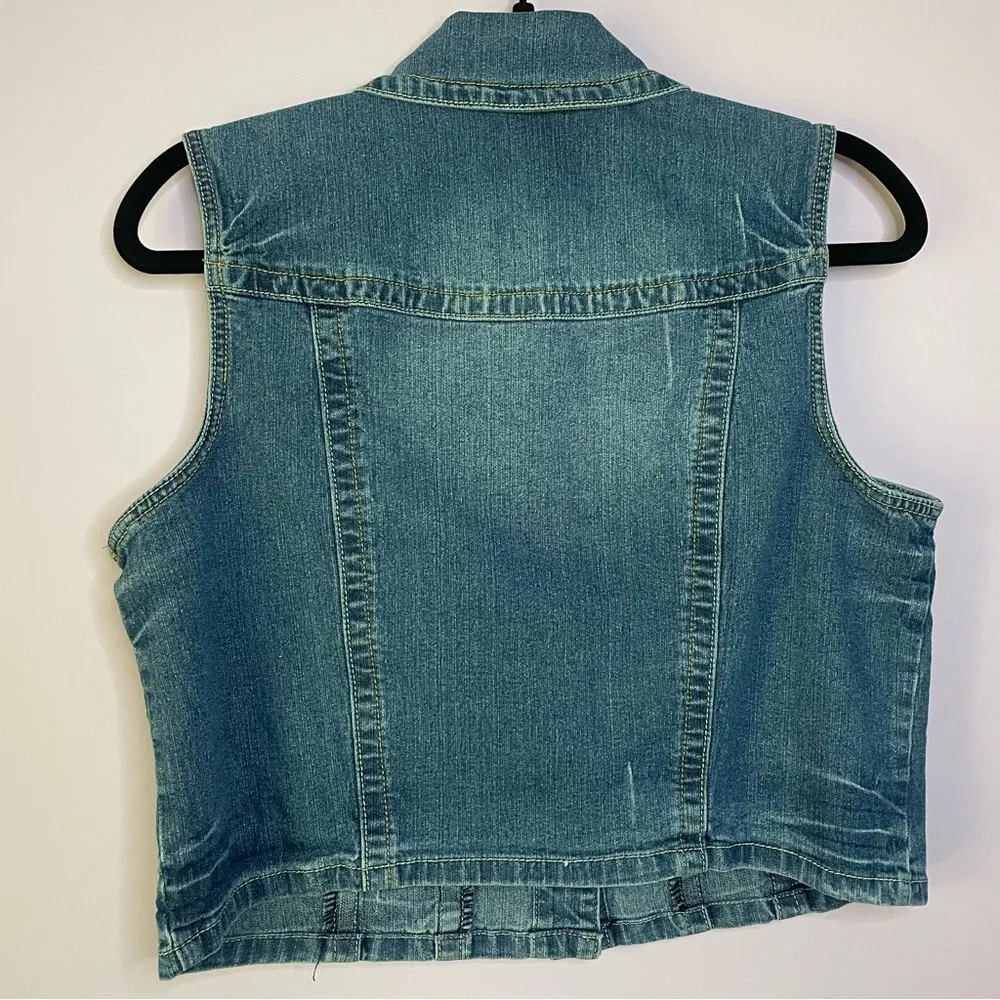 Vintage Cato Denim Vest Medium Wash Sleeveless Cropped Button Front Collar XL - Image 5