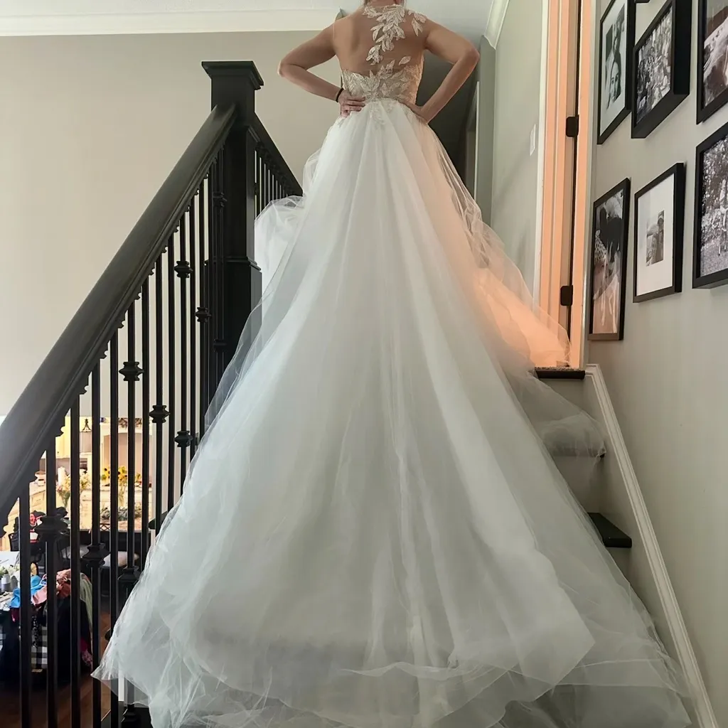 NWT Milla Nova Frensis Illusion Wedding Gown with Cathedral Length Train White Size 6 - Image 4