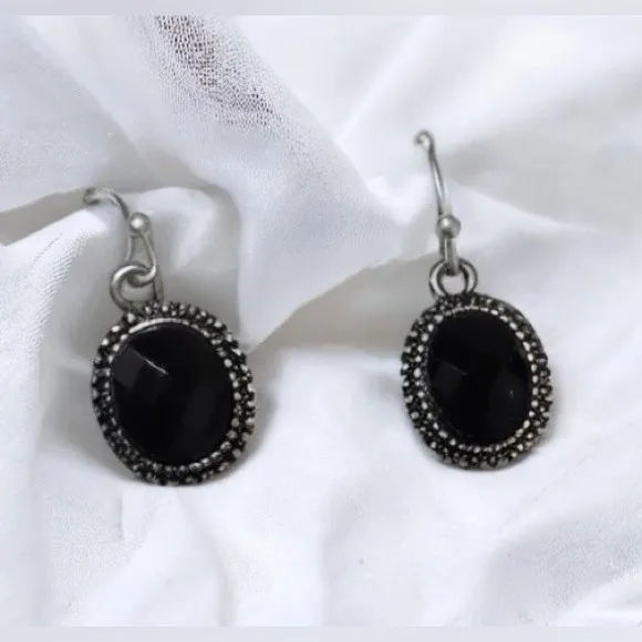Kelly & Katie Black Stone Teardrop Earrings - Image 3