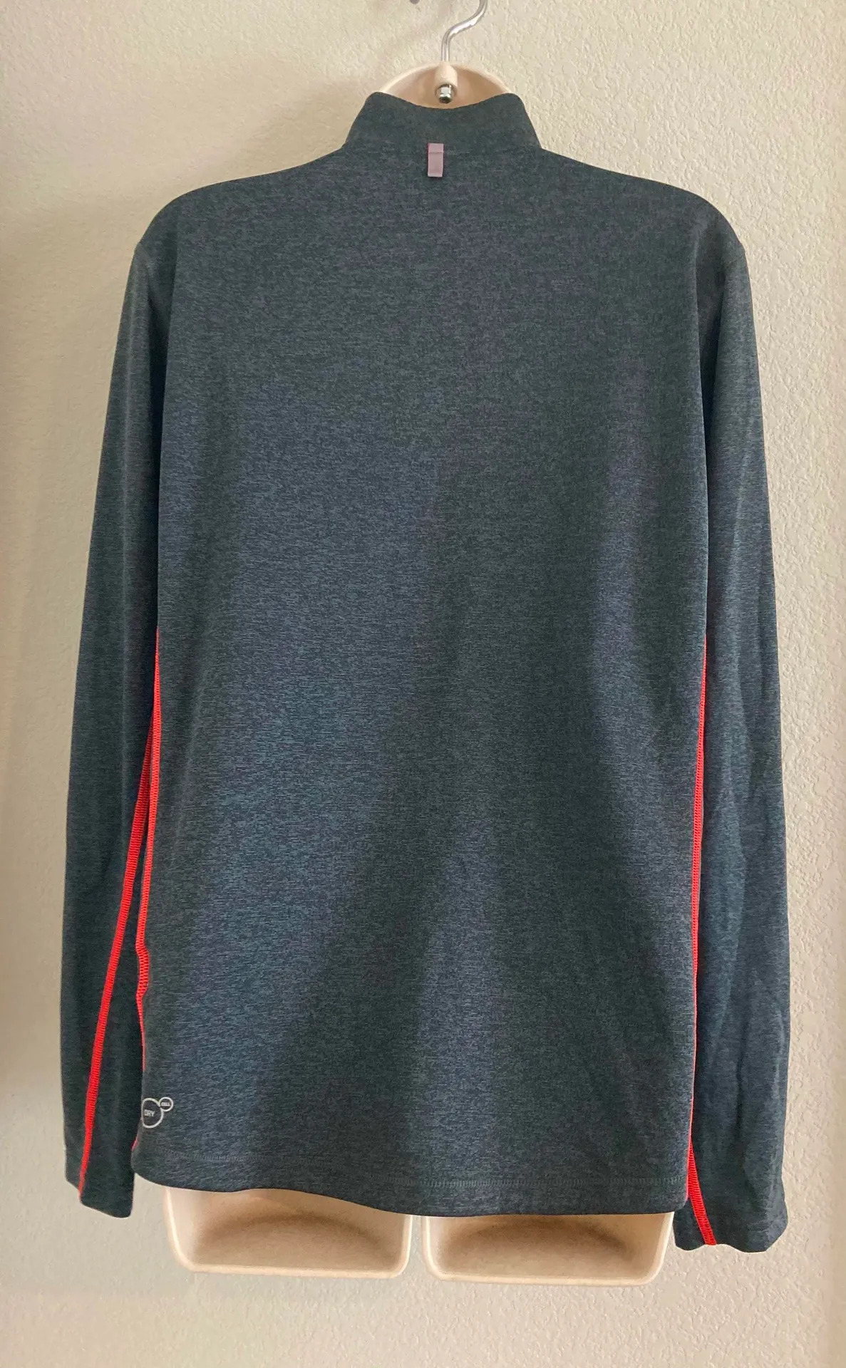 NWOT  Dry Cell pullover. Sz M - Image 3