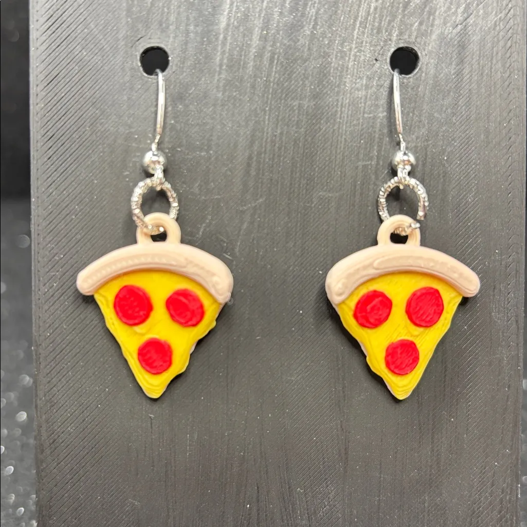 🍕 Pizza Slice Earrings with Mini Pizza Box Display Red - Image 3