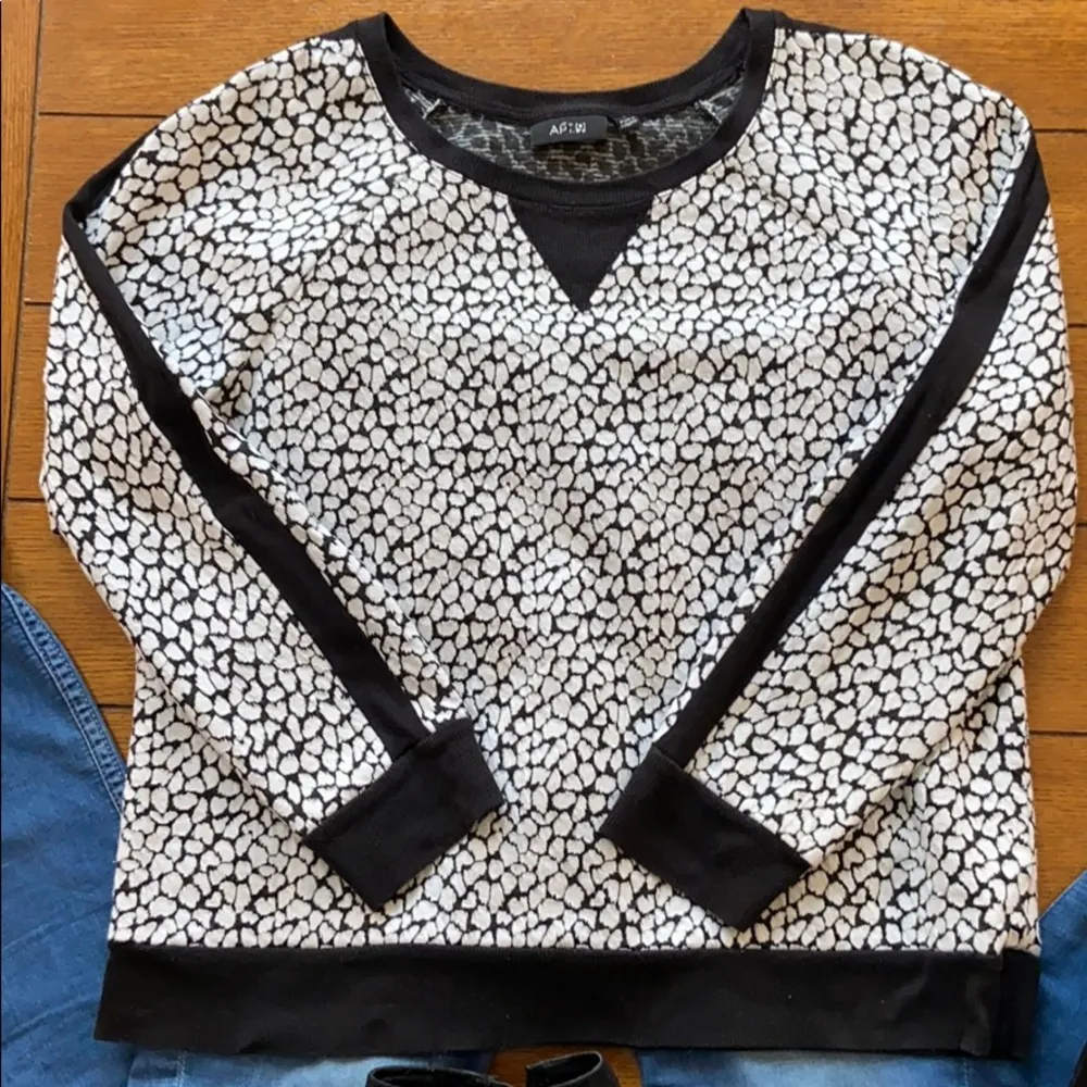 ❤️ 3/$20 Sale! ❤️ APT.9 M Black White Long Sleeve Top - Image 2