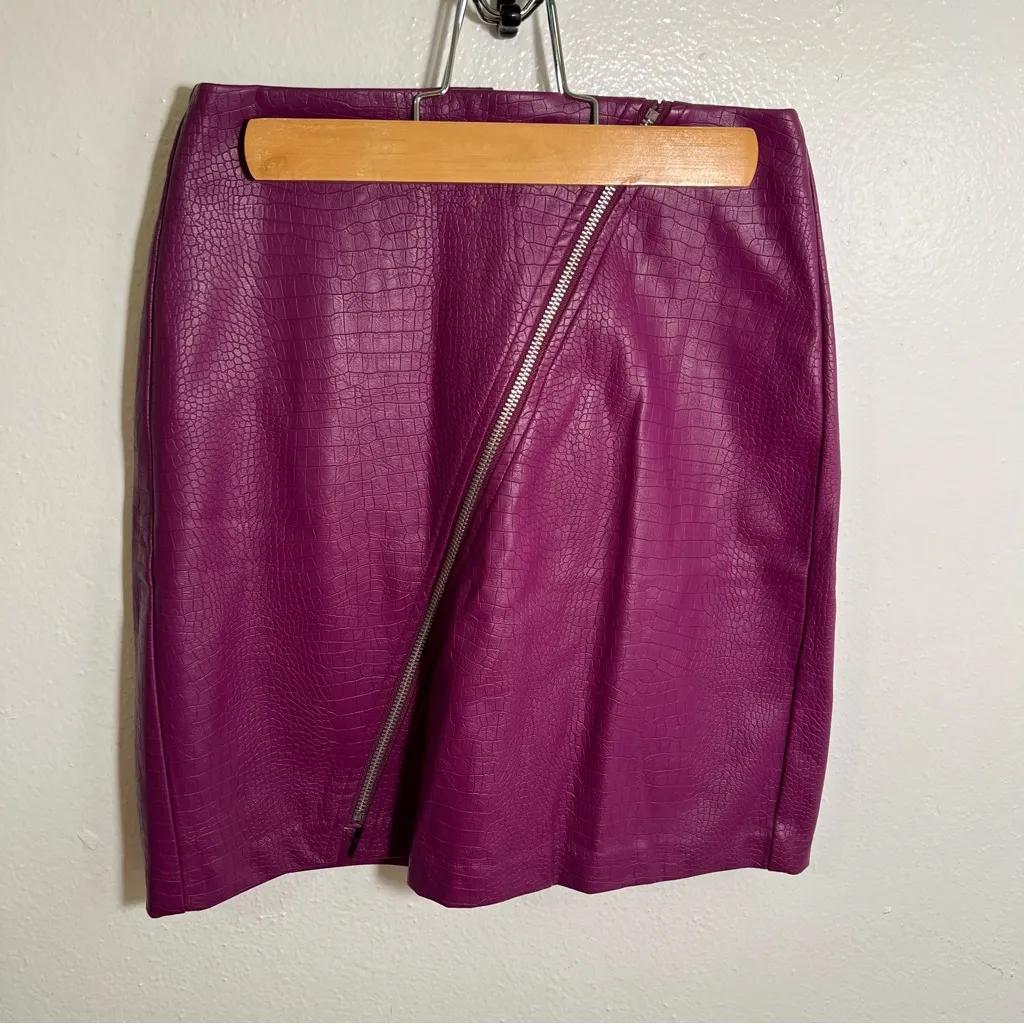 Bar iii Faux Leather Mini Skirt Purple Snakeskin Asymmetric Zip XS - Image 4