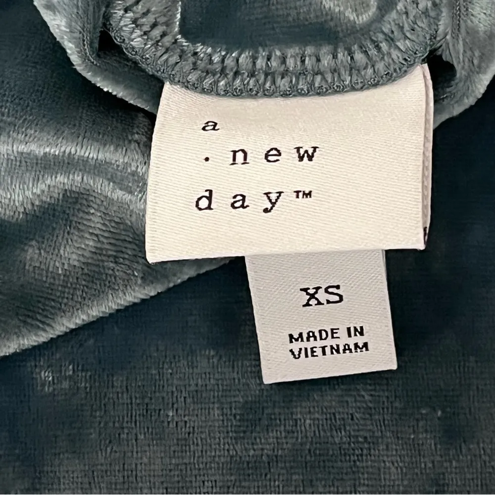 A New Day Blue Crushed Velvet Mock Neck Top Women’s XS Witchy Vampy Coquette - Image 9