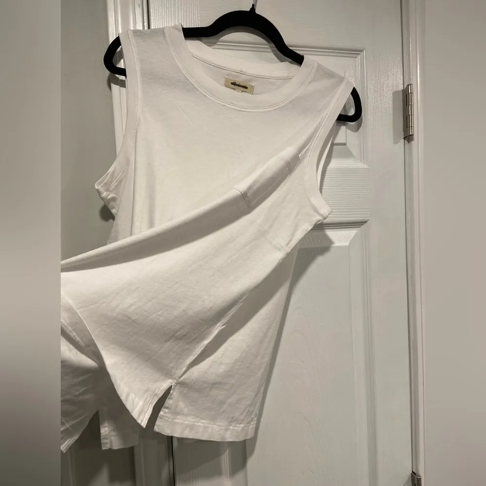 NWOT Madewell Size M White Sleeveless Cotton Muscle Tank Shirt Pocket Split Hem - Image 7