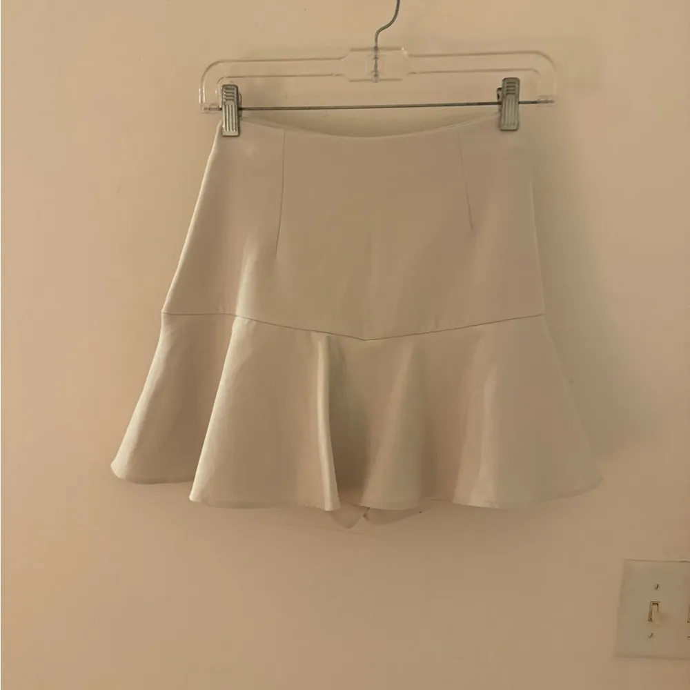 Zara tan mini skirt with bow size M - Image 5