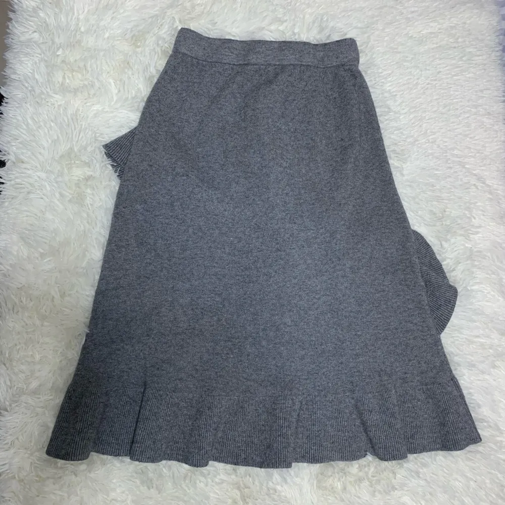 Gray ruffle skirt - Image 3