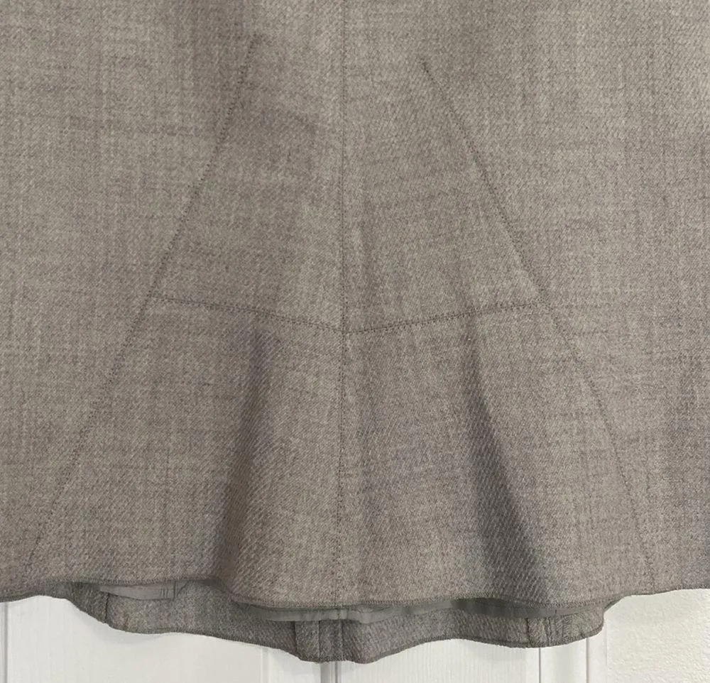 BCBG Maxazria light grey wool pencil skirt. - Image 3