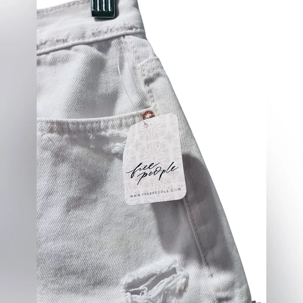 Free People NWT Lasso Shorts Size 26 Raw Hem Distressed White High Rise Casual - Image 2