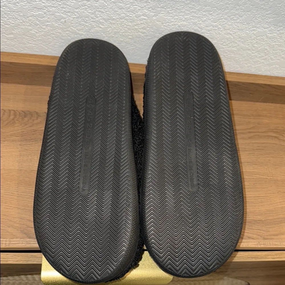 Playful Black and Green Alien Slip - Image 5