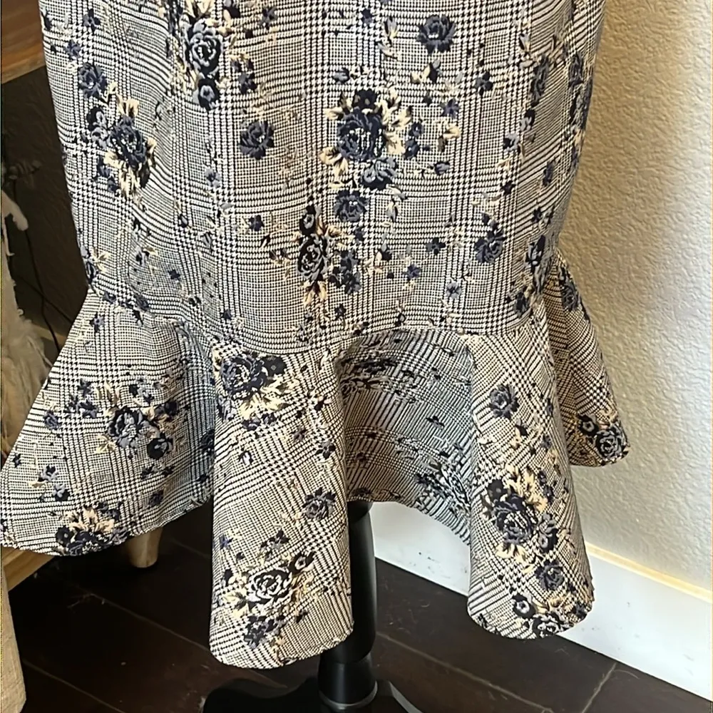 Maggy London Petite Novelty Plaid Sheath with Cap Sleeve and Flounce Hem SZ 6P - Image 5