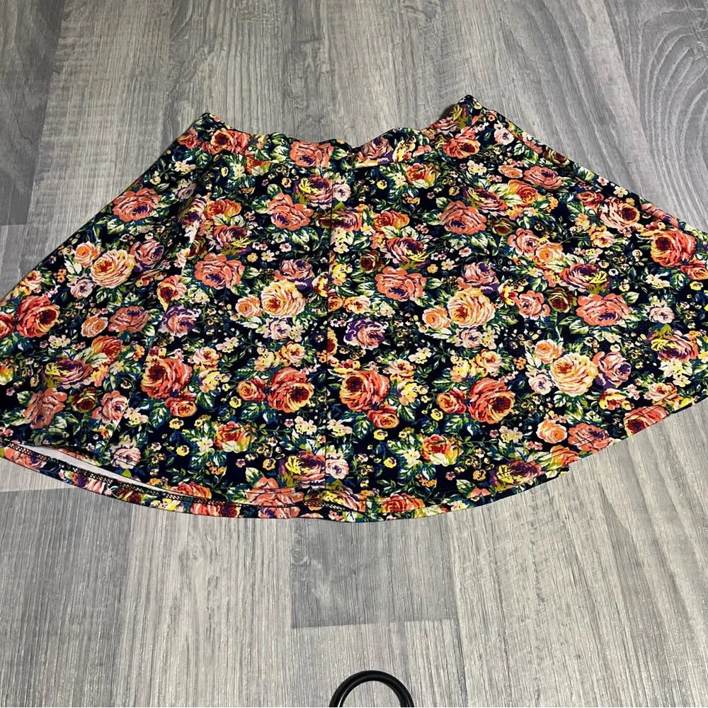 Sans Souci Floral Blue Mini Skirt; Medium women’s - Image 5