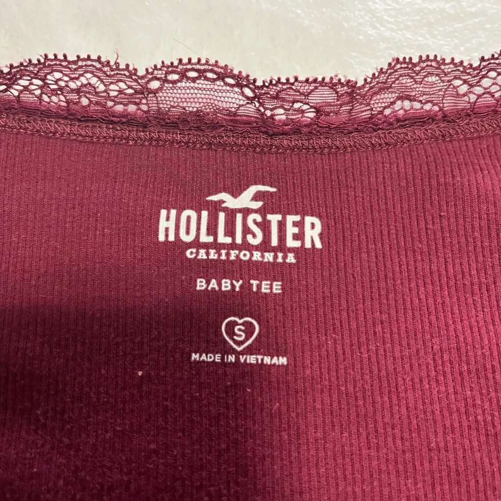HOLLISTER Red Wine Ribbed Baby Tee Lace Trim Women’s Short Sleeve Top Sz S EUC - Image 5