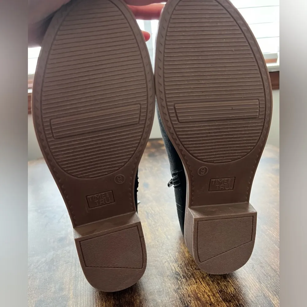 TIME and TRU | ladies booties. Size: 9 - Image 6