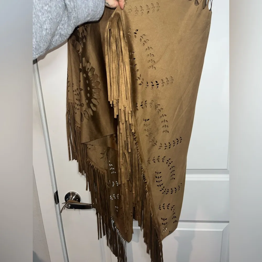 Unbranded One Size Brown Tan Faux Suede Cut Outs Boho Fringe Poncho/Kimono - Image 11