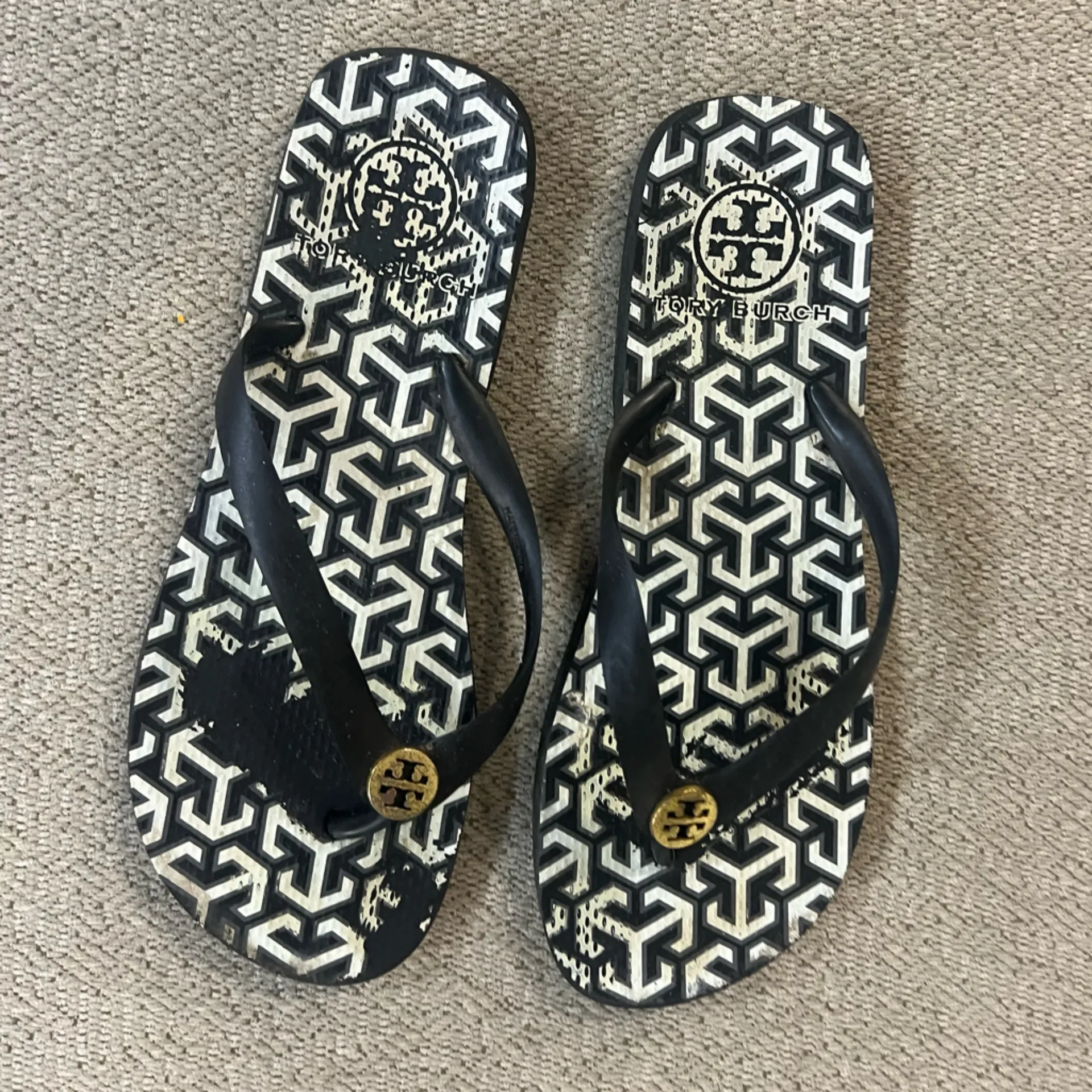 Tory Burch  Black & White Marbelized Patterned Flip Flops size 9 - Image 2
